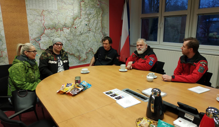 Po seniorce pátrali dva dny. Hasičům a kynologům se dostalo i osobního poděkování