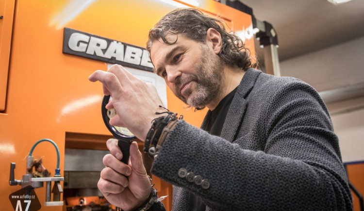 Jaromír Jágr si v Jablonci vyrazil vlastní medaili.