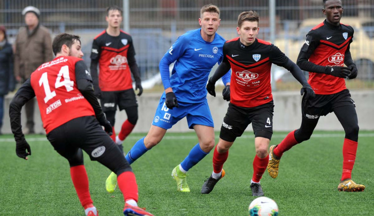 Pozor, pálí Rondić. Mladý bosenský forvard zatím dává Slovanu naději