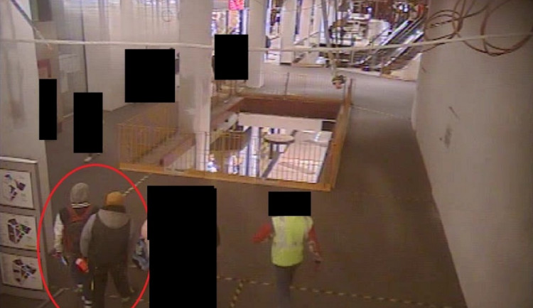 Policisté pátrají po těchto dvou mužích