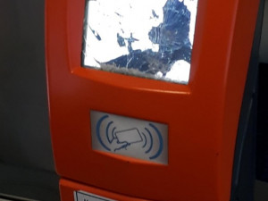 Policisté hledají svědky na fotografiích.