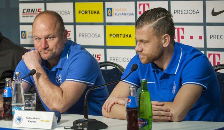 Trenér Hoftych a kapitán Breite