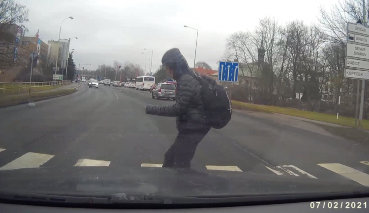 Srážku s autem zachytila palubní kamera.