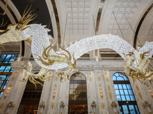 Jak se rodili draci pro hotel na ostrově Saipan.