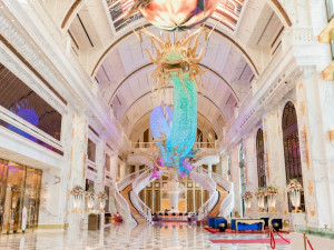 Jak se rodili draci pro hotel na ostrově Saipan.