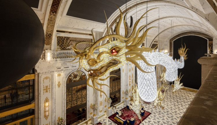 Jak se rodili draci pro hotel na ostrově Saipan.