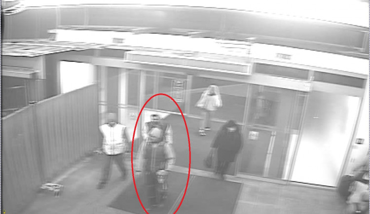 Polcisté pátrají po dvojici mužů