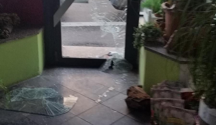 Takto vypadalo jedno z míst po návštěvě recidivisty.