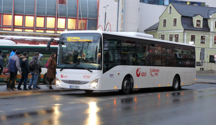 Krajský dopravce představil sedmnáct nových nízkopodlažních autobusů Iveco