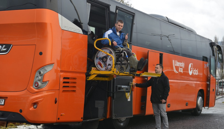 ČSAD Liberec koupila autobus speciálně upravený pro postižené