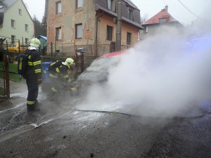 V Ruprechticích ráno hořelo auto na plyn