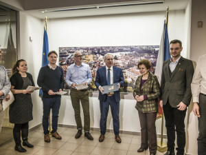 Oficiální předání petice proti Turówu v Bruselu.