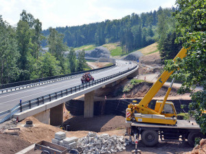 Na opravu povrchů silnic by Liberecký kraj potřeboval dvě miliardy