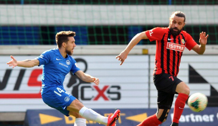 Slovan porazil Opavu. Znovu řádil dvougólový Kuchta