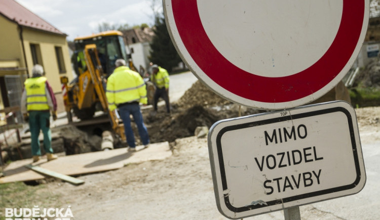 V Jablonci jsou opravy ulic v plném proudu. Některé musí být hotové do konce měsíce