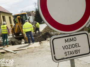 V Jablonci jsou opravy ulic v plném proudu. Některé musí být hotové do konce měsíce