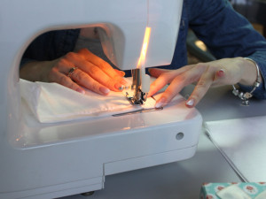 Výroba roušek s nanomateriálem na TULce.