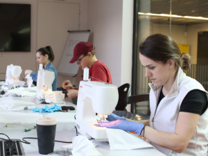 Výroba roušek s nanomateriálem na TULce.