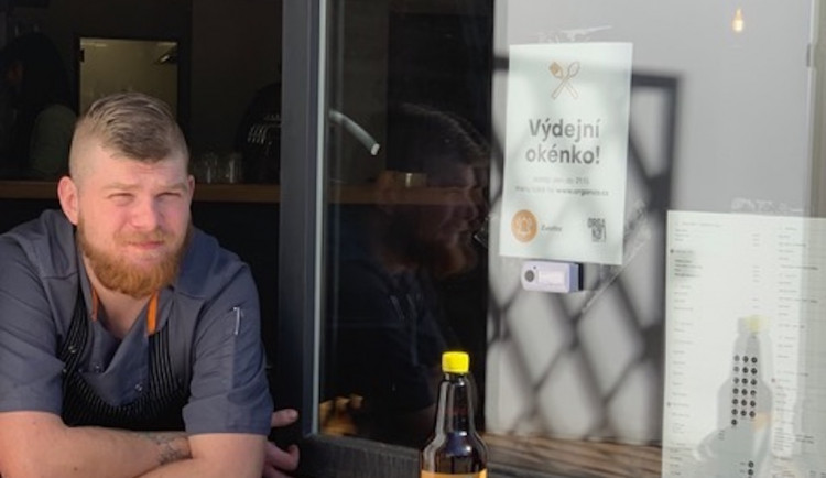Organza a Street Pho vyvěsí srdíčko a členům záchranných složek nabídnou občerstvení zdarma