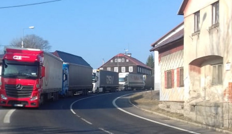 Kolona v Kořenově.