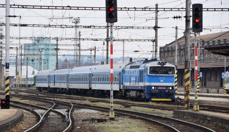 Noční vlaky ode dneška nepojedou. Omezení se bude týkat i málo využívaných linek