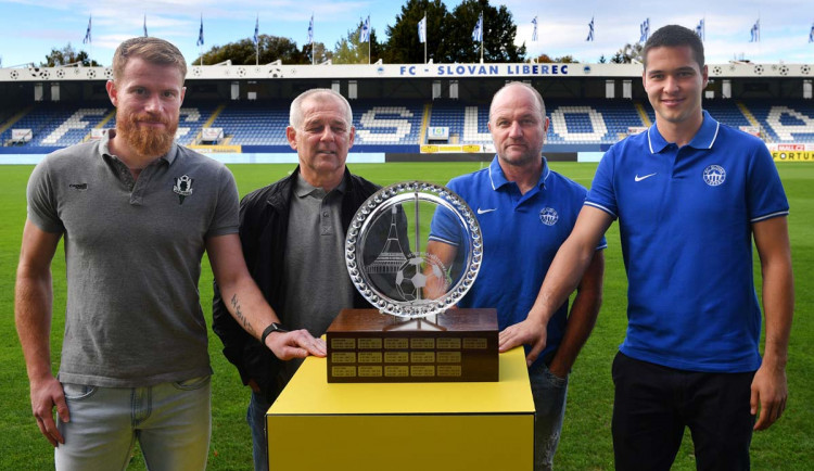 Derby proti koronaviru