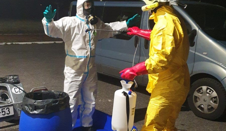 I policisté pomáhají při návratu Čechů ze zahraničí