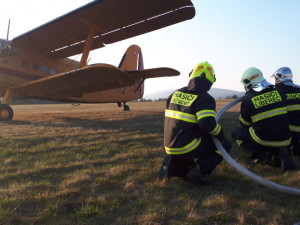 FOTO: Hasiči likvidují u Železného Brodu požár lesa na 15 hektarech