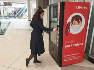 Liberec má první rouškomat