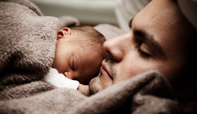 Tatínkové už mohou k porodu ve všech nemocnicích v Libereckém kraji