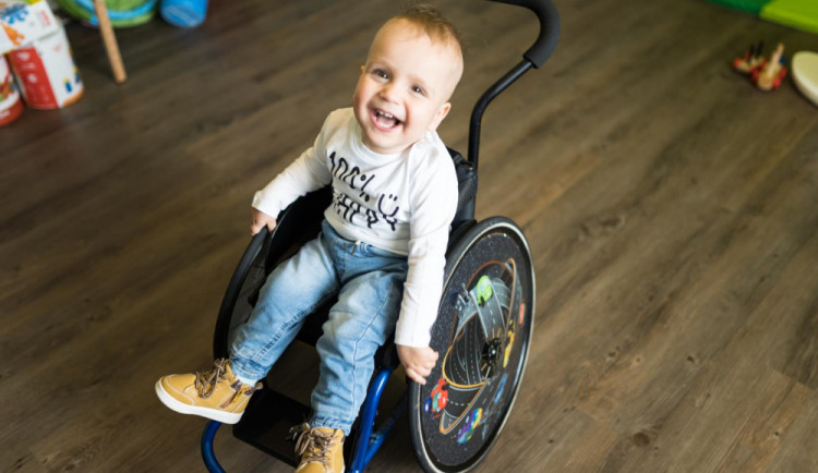 Malá Adámek trpí spinální svalovou atrofií