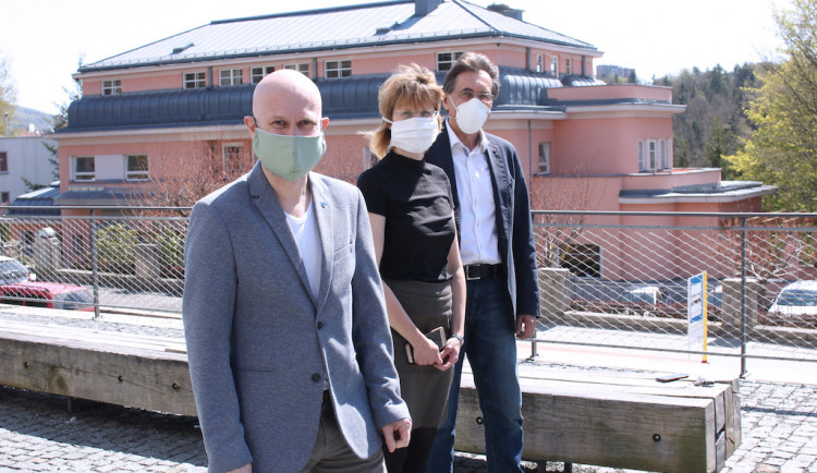 EpiGIS: zpředu Jiří Šmída, Jana Prattingerová a Vladimír Valenta