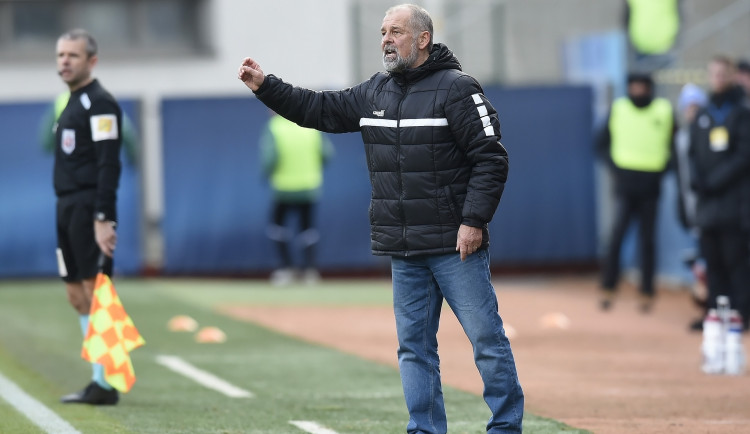 Chlapi prostě chtějí fotbal a pivo, už aby se hrálo, hlásí trenér Jablonce Petr Rada