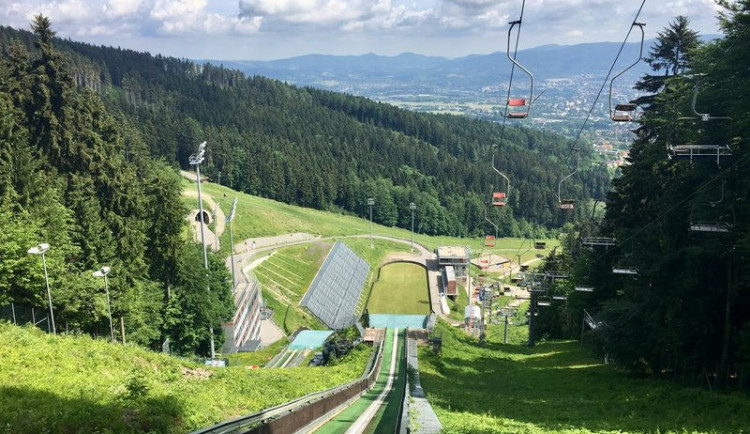 Liberecké skokanské můstky se v nejbližší době oprav zřejmě nedočkají. Město dotaci nedostalo