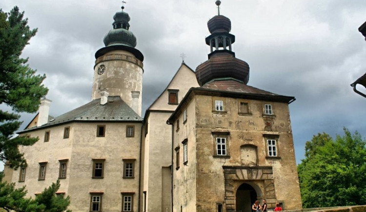 Od příštího týdne se otevřou hrady a zámky. Prohlídky budou probíhat v menších skupinách