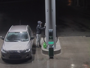 Neznámý řidič si v Liberci tankuje plnou, ale odjíždí bez placení. Policie se obrací na veřejnost