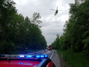 Ve Svoru se srazil osobák s kamionem. Zaklíněného řidiče museli hasiči vyprostit