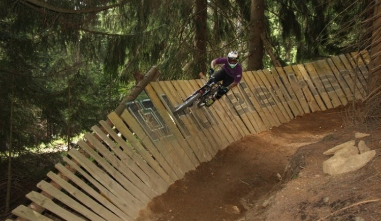 Bikepark v Lužických horách nabízí nové tratě s třemi stupni obtížnosti