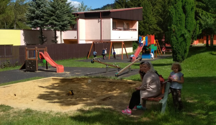 Dětská SOS vesnička v Doubí slaví padesátiny, domov tady našlo téměř tři sta dětí