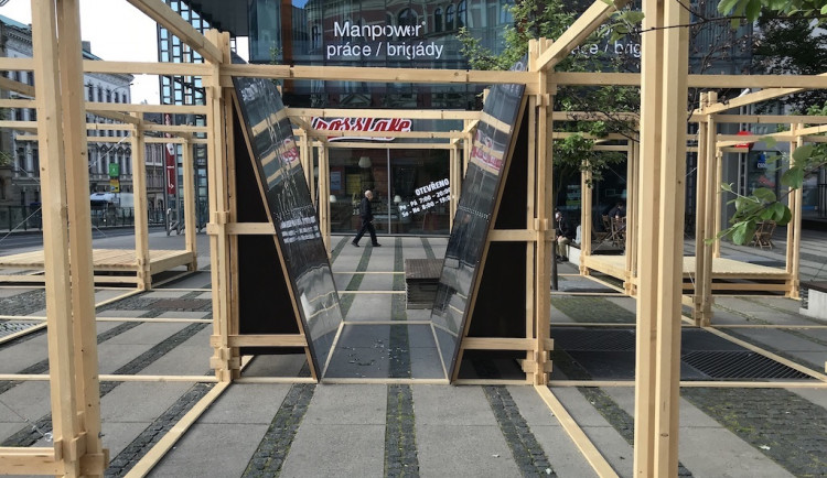 Instalace na Šalďáku propojuje relaxační a výstavní zónu