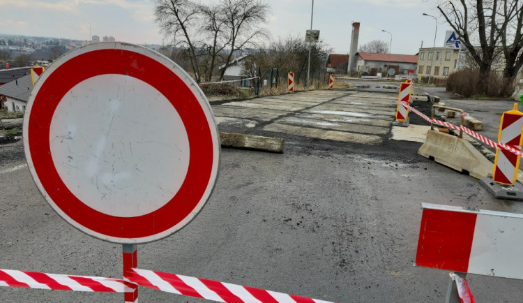 Nevzhledný podchod v České Lípě zmizel. V příštích týdnech se zde začne budovat chodník