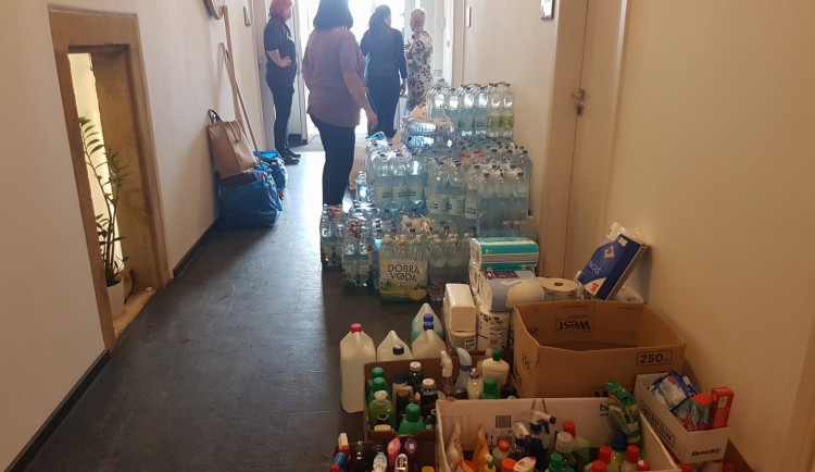 Materiální pomoc obětem bleskových povodní shromažďují hasiči v Uničově