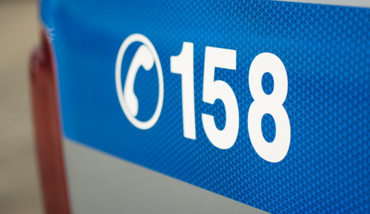 Opilá žena několikrát bezdůvodně volala na tísňovou linku. Skončila na záchytce