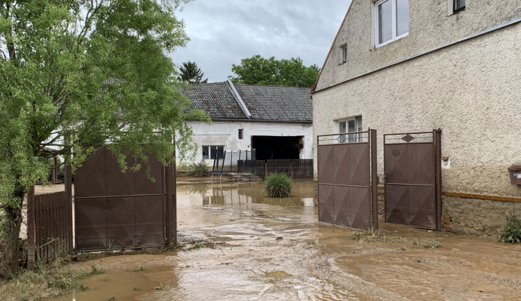 Na zaplaveném Uničovsku je problém s pitnou vodou. Evidováno je zatím 76 znečištěných studen