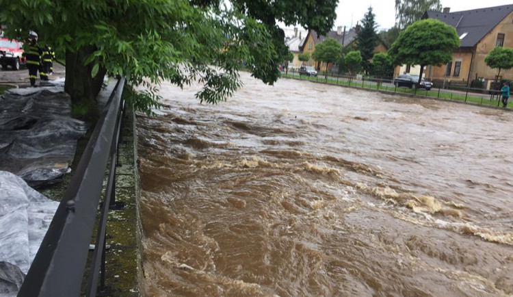 Noční deště zvedly hladiny řek. Na Frýdlantsku bylo vyhlášeno extrémní povodňové nebezpečí