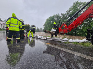 Noční deště zvedly hladiny řek. Na Frýdlantsku bylo vyhlášeno extrémní povodňové nebezpečí