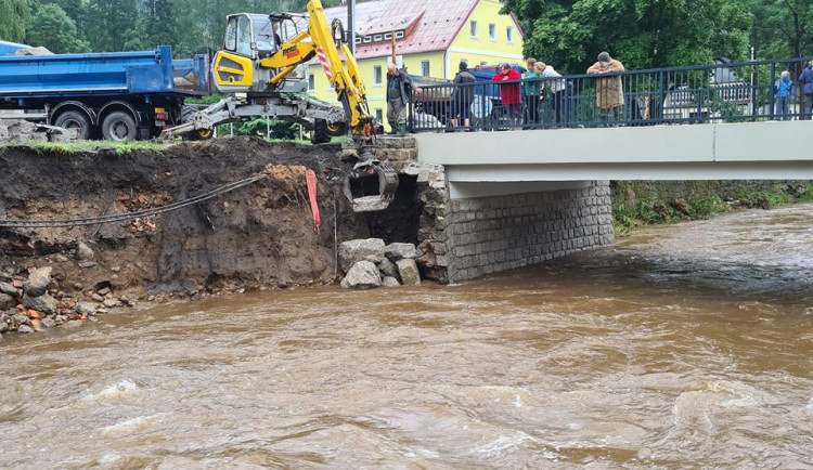 Na Frýdlantsku začali uklízet po povodních, škody jdou do milionů