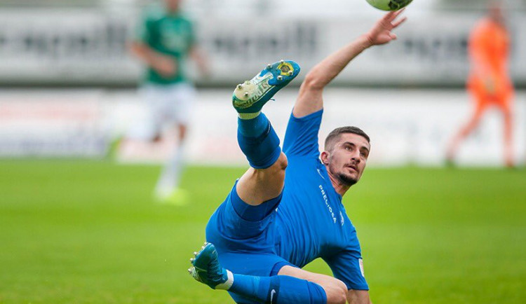 Derby v Jablonci přineslo remízu. V emotivním utkání rozdal rozhodčí patnáct karet