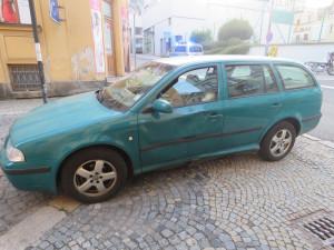 Jeden den, jedna křižovatka, dvě nehody, dva zranění. Bouralo se v Jablonci