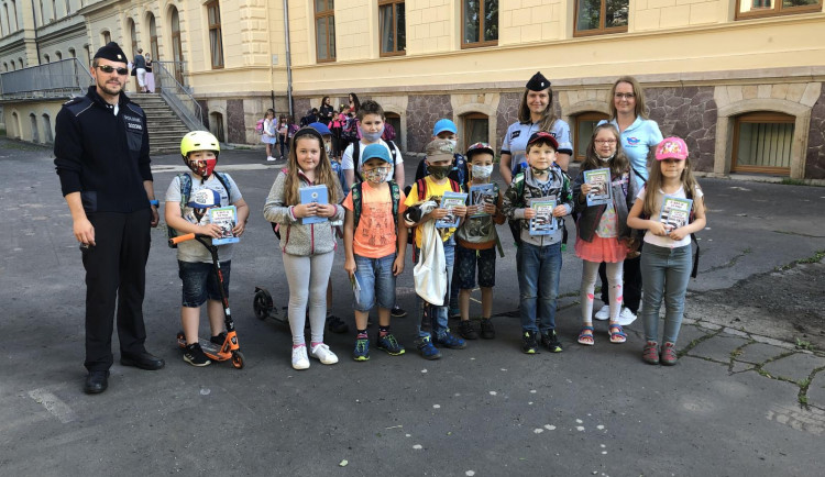 Konec školního roku je rizikem hlavně pro školáky